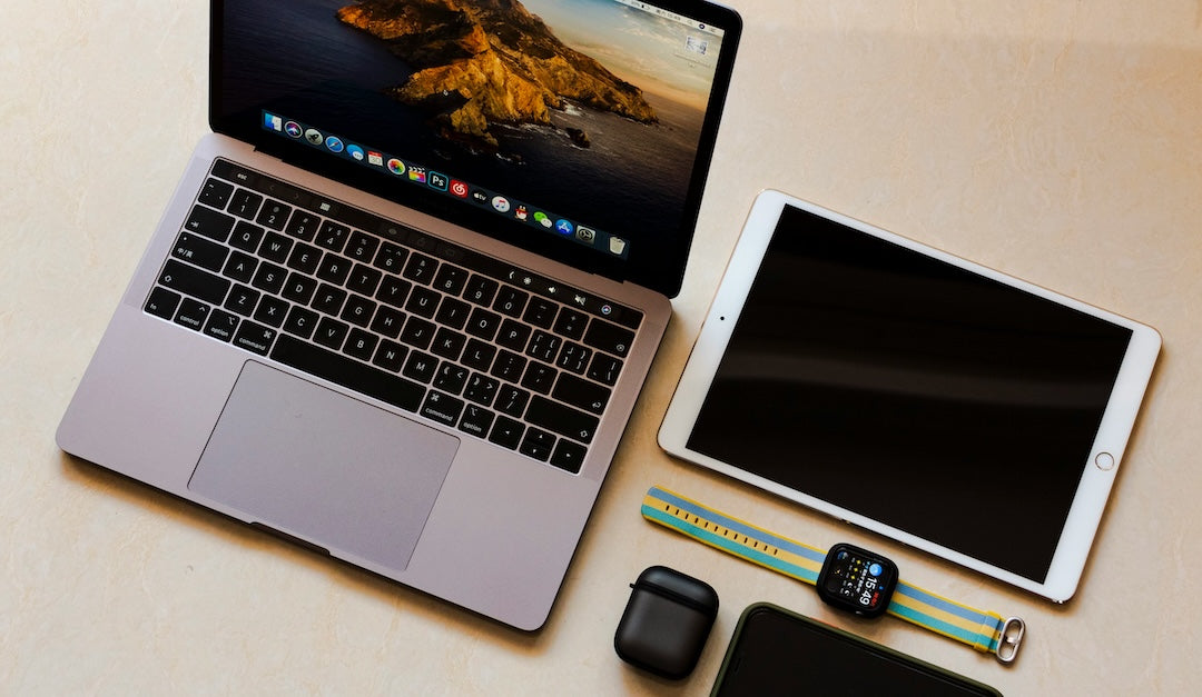 Laptop, Tablet oder beides? Die richtige Technik fürs Studium 2026